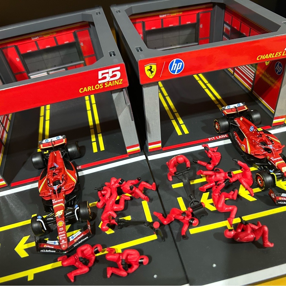 Ferrari Red Racing Car Set - Picture 6 of 6